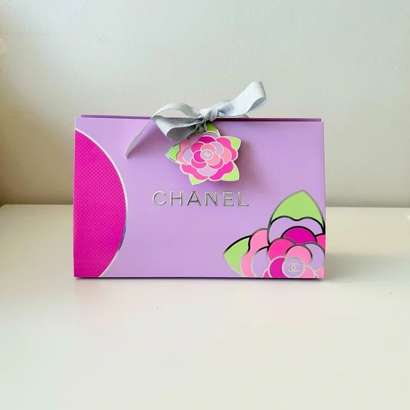 CHANEL Gift Bag Limited Edition w/ ribbon,tissue paper, camilla charm - Picture 6 of 10